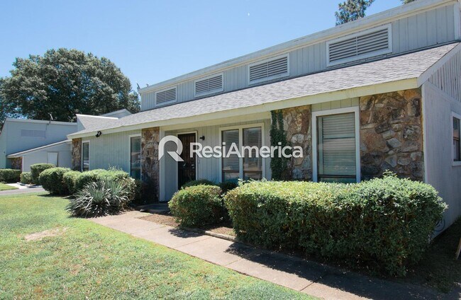 Foto del edificio - Newly Renovated 3/2 in a Quiet Neighborhood