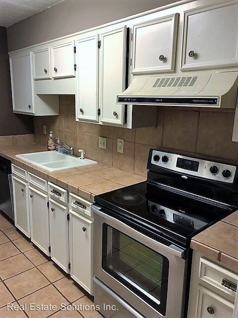 Building Photo - 550 Woodland Hills Pl