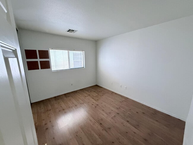Building Photo - 1106 S Fresno Ct