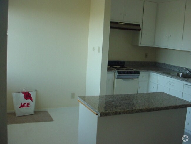 Interior View 1 - 1739 Addison St