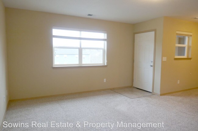 Building Photo - 1611 SE Willow Dr