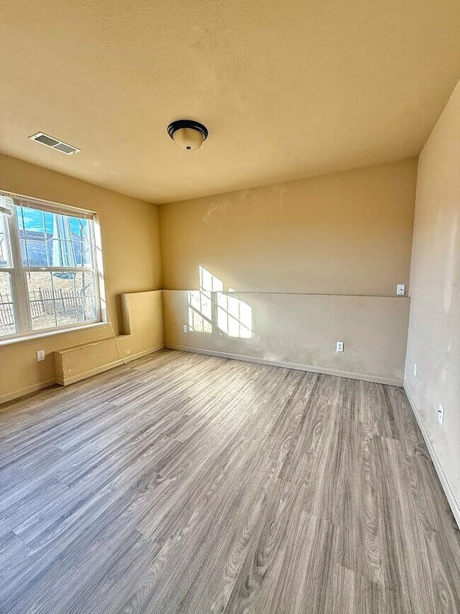 Foto del edificio - 100 Edna St