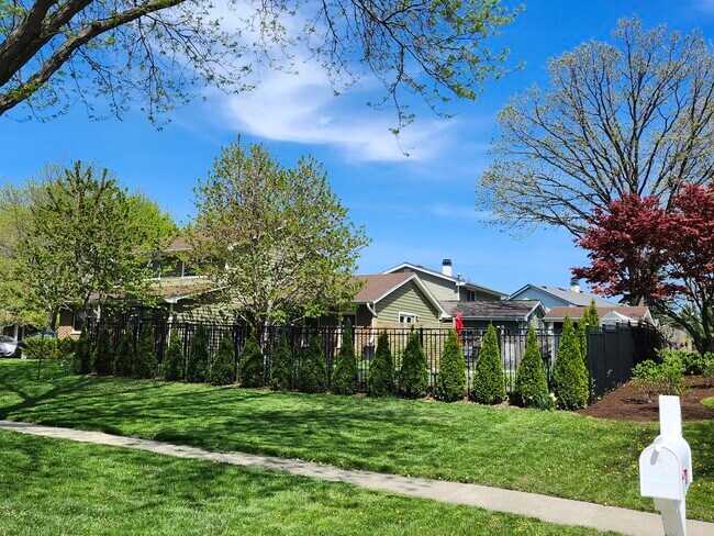 Foto del edificio - 301 Oakbrook Ct