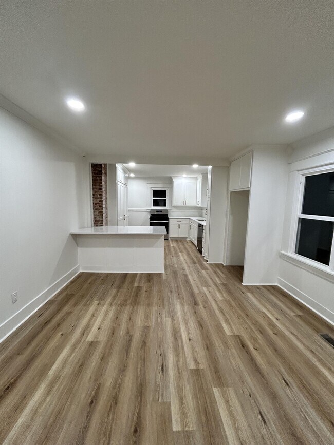 Foto del edificio - 3104 W Markham St