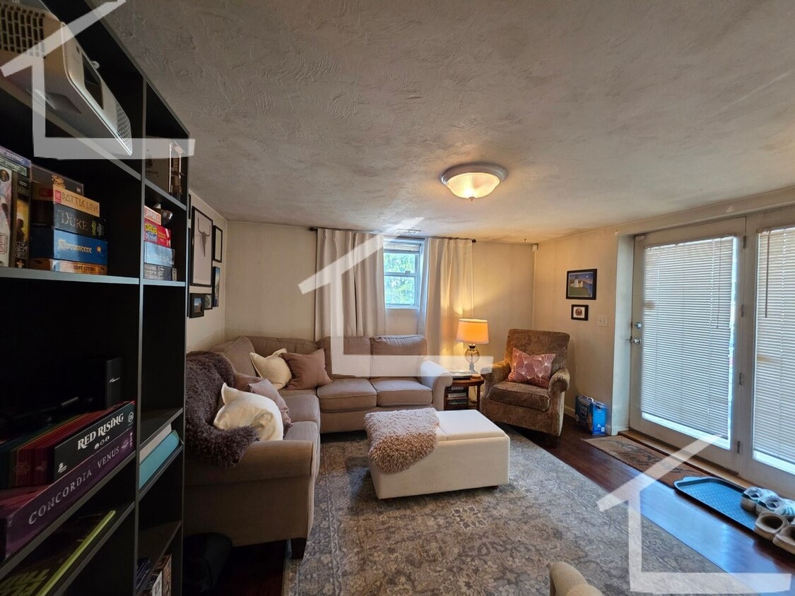 Primary Photo - 307 Summit Ave