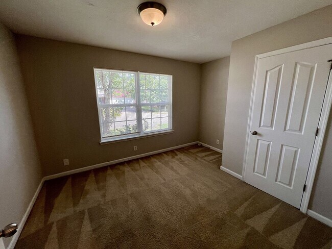 Foto del edificio - 3 Bed, 2 Bath, One level home in BLACKMAN