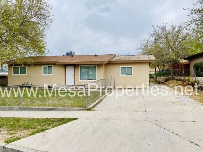 Building Photo - 3 Bedroom 2 Bathroom Home in Victorville!
