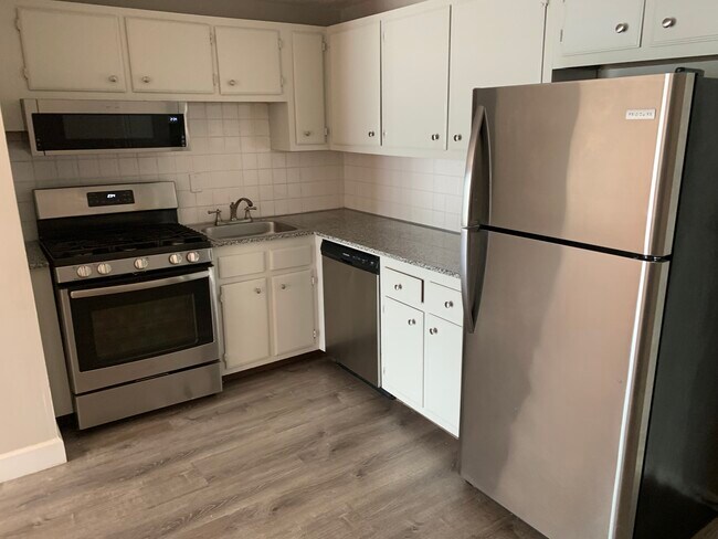 Building Photo - 215 Mammoth Rd