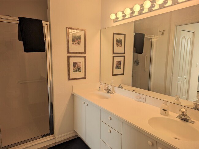Foto del edificio - 5320 Hyland Hills Ave