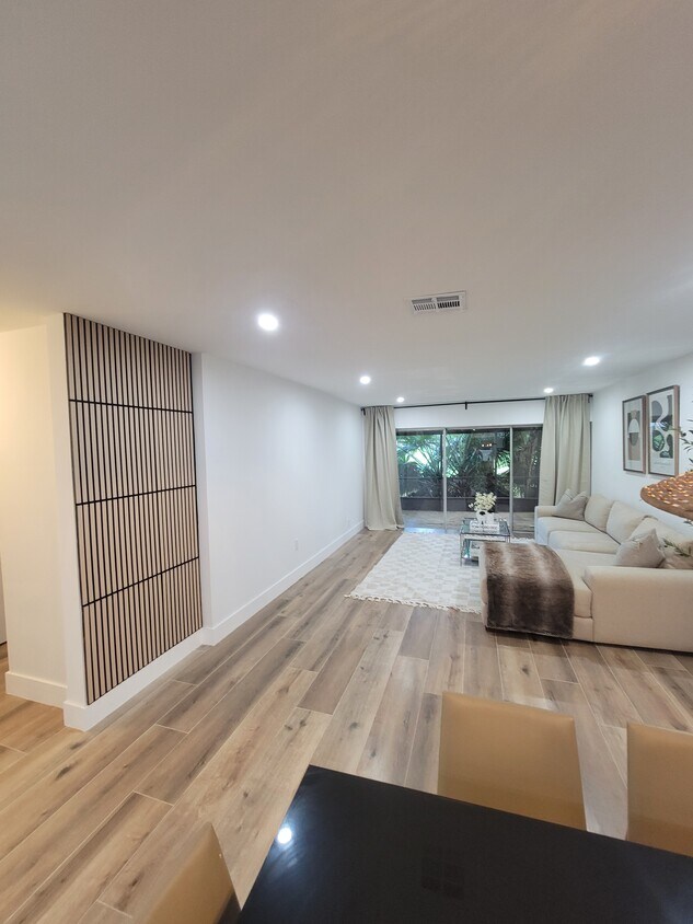 Foto del edificio - 9442 Oakburst Ln