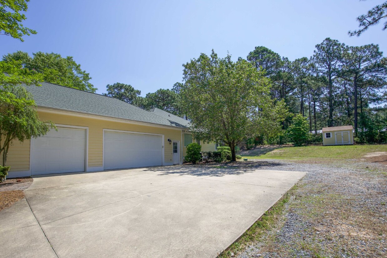 Primary Photo - Ranch Style House with Private In-Ground pool