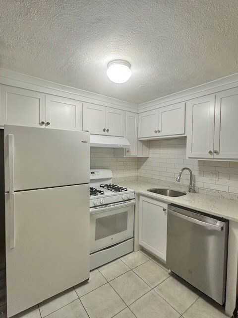 Primary Photo - 362 Centre St