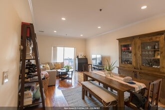 Building Photo - 212 Madison St