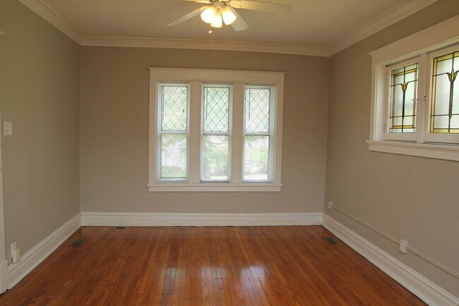 Foto del edificio - 2034 McCausland Ave