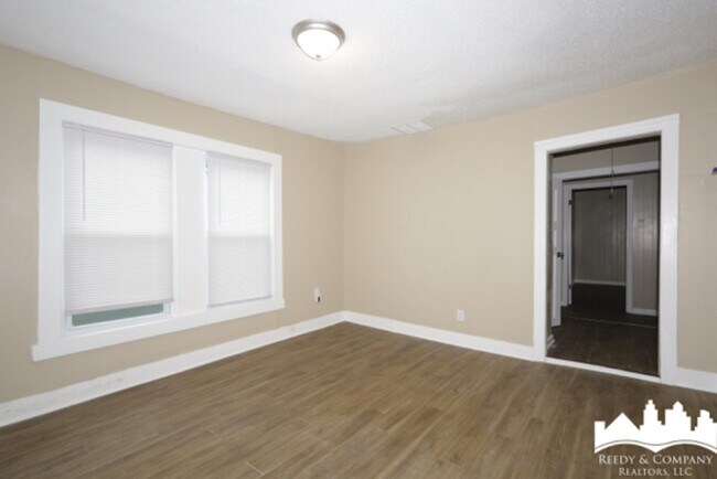 Foto del edificio - 2712 Select Ave
