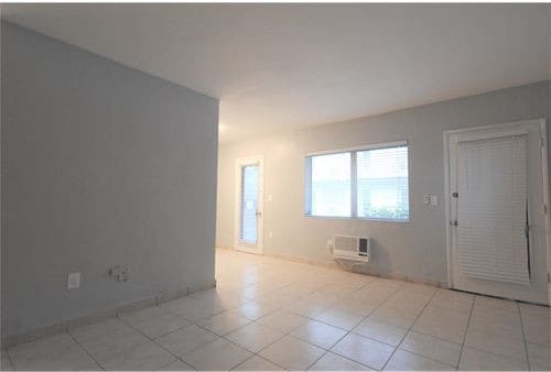 Building Photo - 9270 E Bay Harbor Dr
