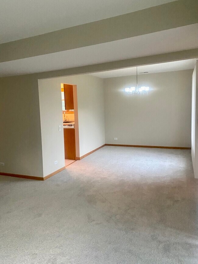 Foto del edificio - 475 E River Rd