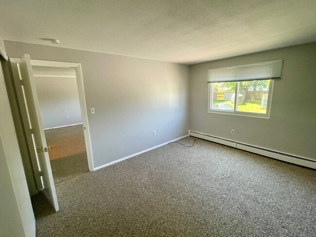 Building Photo - CHARMING TWO BEDROOM IN GROTON - HEAT INCL...