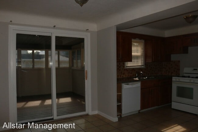 Building Photo - 3 br, 1.5 bath House - 8109 Pelham Dr