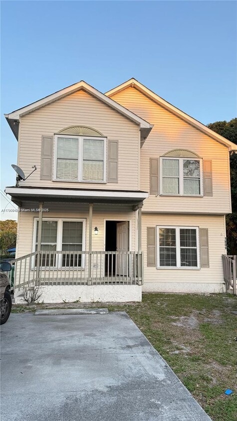 Foto principal - 1604 SW 44th Ave