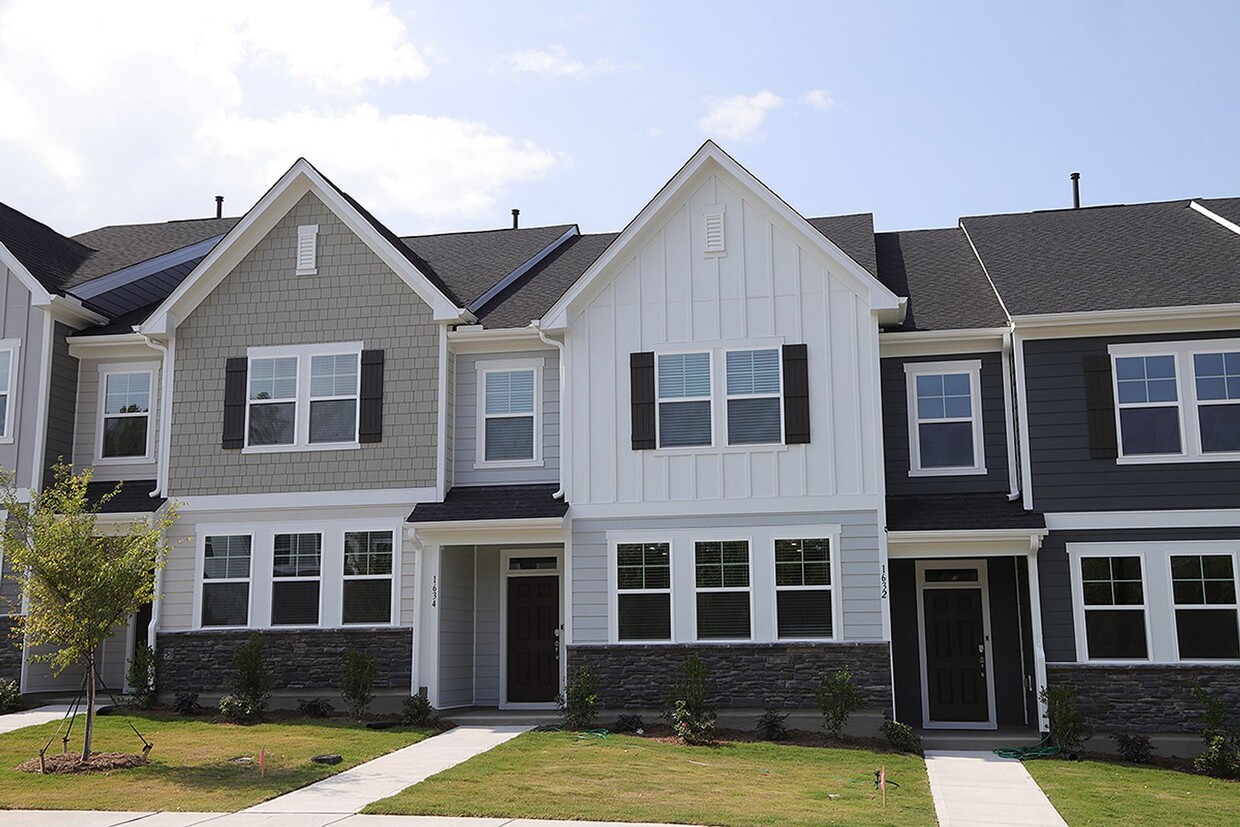 Primary Photo - Beautiful 3 Bed+Bonus+2 Car Garage Townhome in New Wake Forest Community
