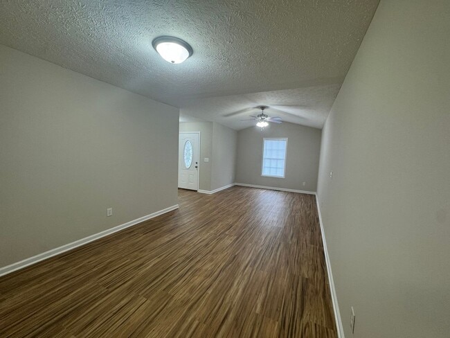 Building Photo - Newly Renovated 3BR 2BA home close to GM, ...