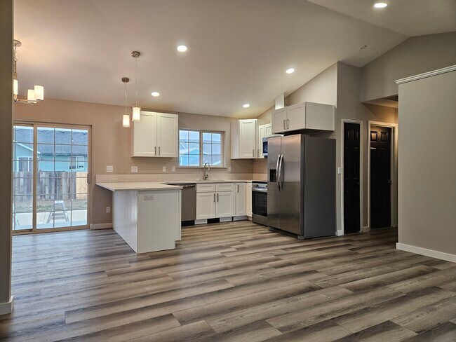 Building Photo - 1355 Yost Cir NE