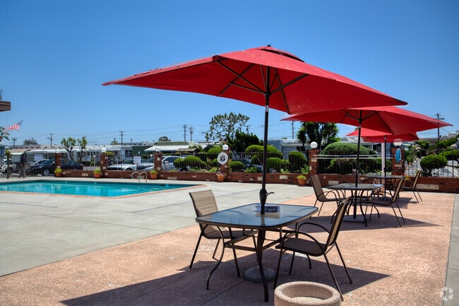 Pool Area - Garden West Estates (55+ Senior)