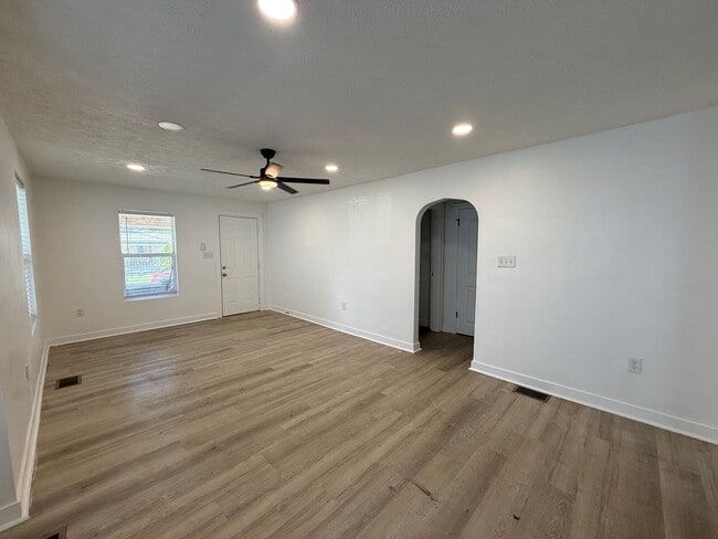 Building Photo - 523 N Alton Ave