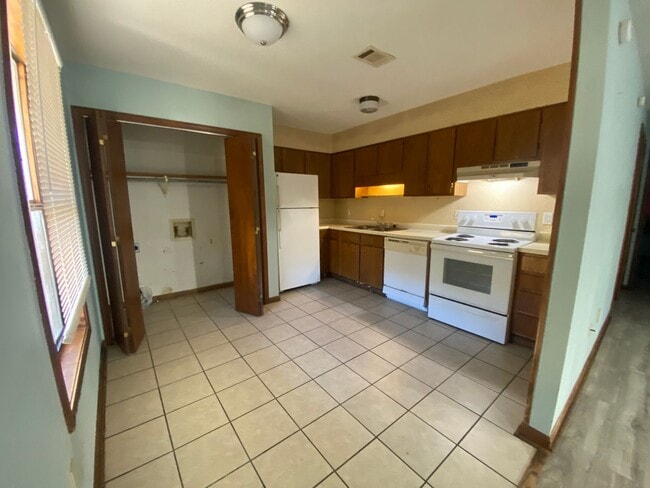 Foto del edificio - 710 Meadowbrook St