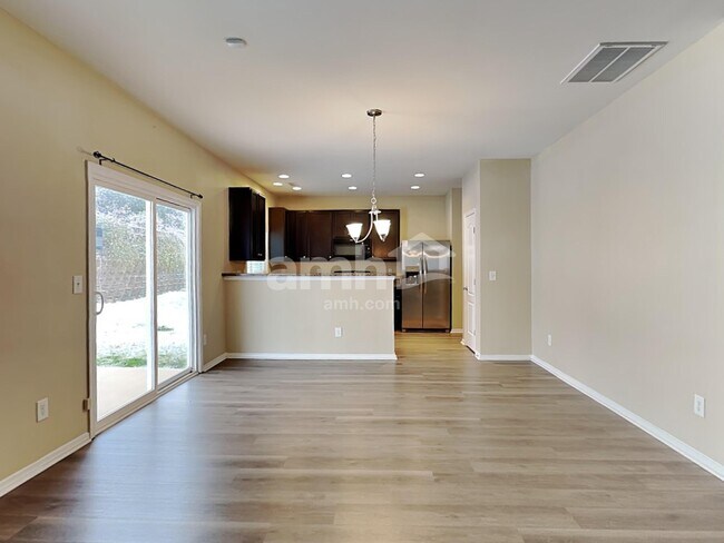 Foto del edificio - 84 Yarmouth Dr