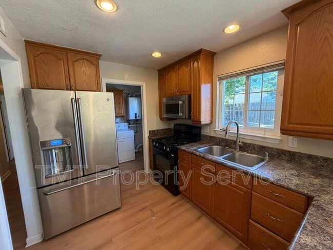 Building Photo - 2533 Stansberry Way