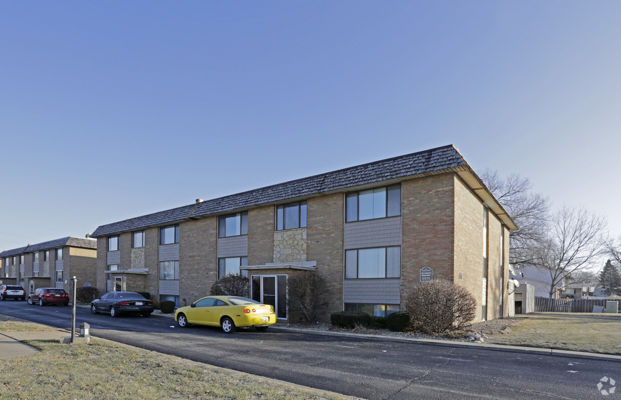 Primary Photo - Kingsway Apartments