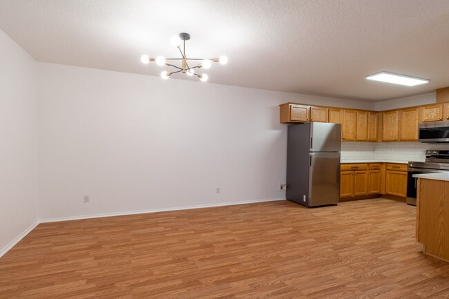 Foto del edificio - Beautiful 3 Bed 2.5  one level Townhome wi...