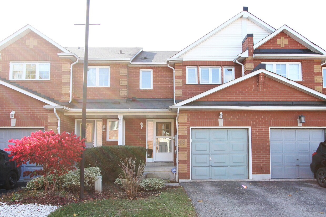 Photo principale - Superb 3-Bedroom Townhouse for Rent in Ajax