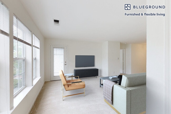 Building Photo - 313 Avalon Cir