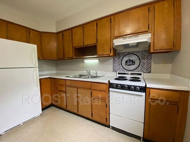 Foto del edificio - 906 W Lake Ave