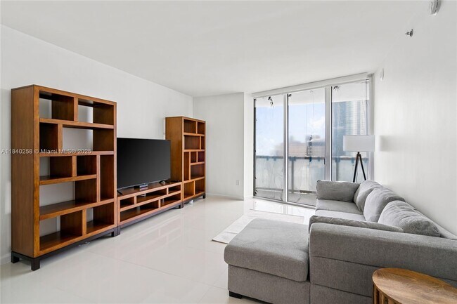 Building Photo - 495 Brickell Ave