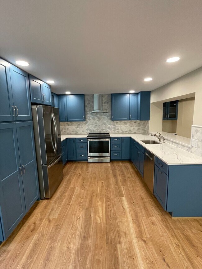Foto del edificio - Beautiful Sun Filled 2 Bedroom 2 Bathroom ...