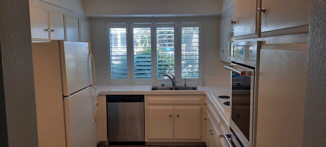 Kitchen - 3663 San Remo Dr