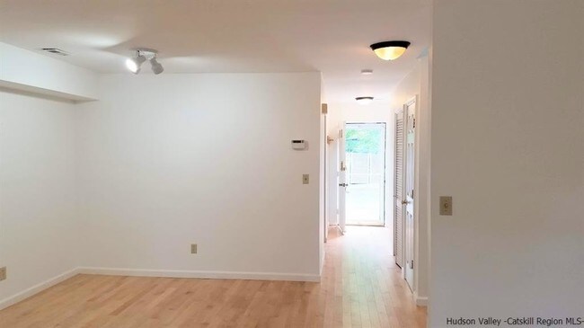 Foto del edificio - 404 Briarwood Ct