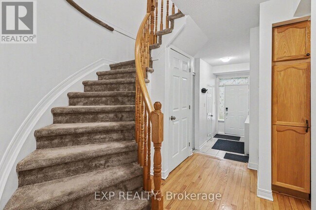 Building Photo - 46 San Remo Private