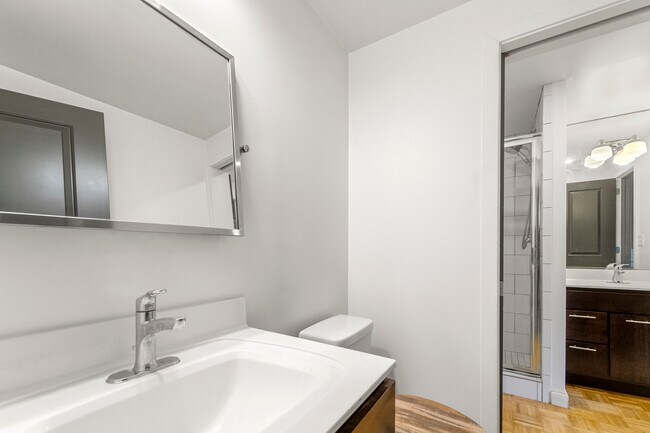 Apto. 3 Baños Piso 1 - 1010 N Calvert St