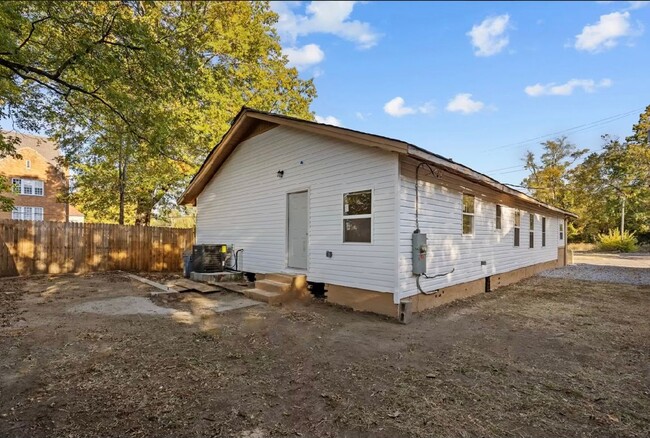 Foto del edificio - Newly Renovated 4 Bedroom 2 Bath Home.