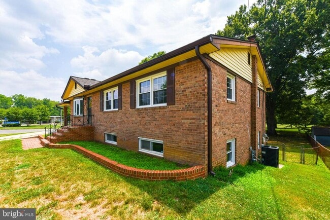 Building Photo - 6703 Groveton Dr