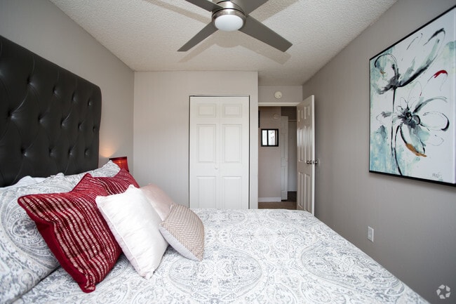 1HAB, 1BA - 560 ft² - Florida Station