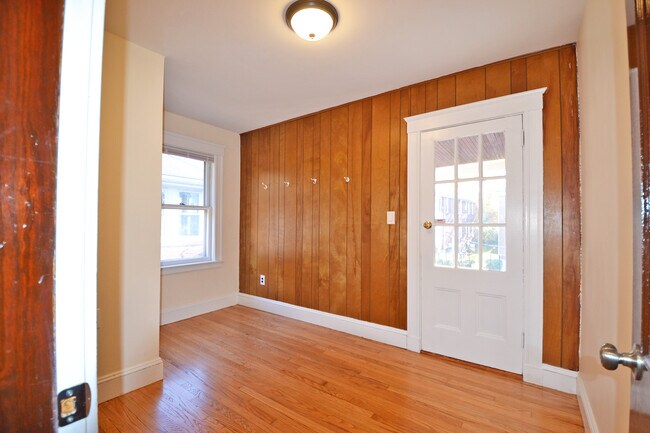 Building Photo - 89 Colborne Rd