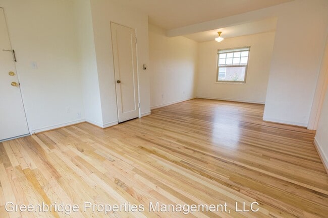 Building Photo - 815 SE 42nd Ave