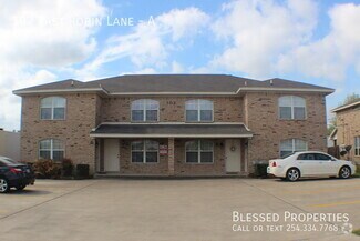 Building Photo - 102 E Robin Ln