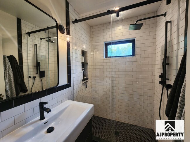 Foto del edificio - Charming 3/2 near McKennan Park